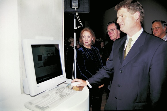 Title: The Hon Minister for the Arts and the Centenary of Federation (between 1998-2001), Peter McGauran exploring the Gordon Darling Australasian Print pages online in 1999.