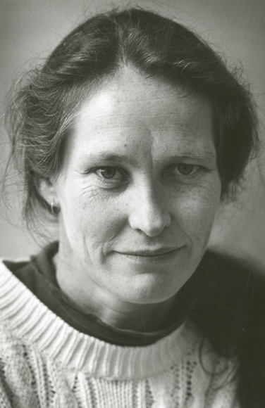 Artist: b'Heath, Gregory.' | Title: b'Portrait of Elisabeth Kruger, Australian painter and printmaker, 1992' | Date: 1992 Artist: b'Heath, Gregory.' | Title: b'Portrait of Elisabeth Kruger, Australian painter and printmaker, 1992' | Date: 1992